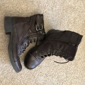 “Combat” boots with a side zipper